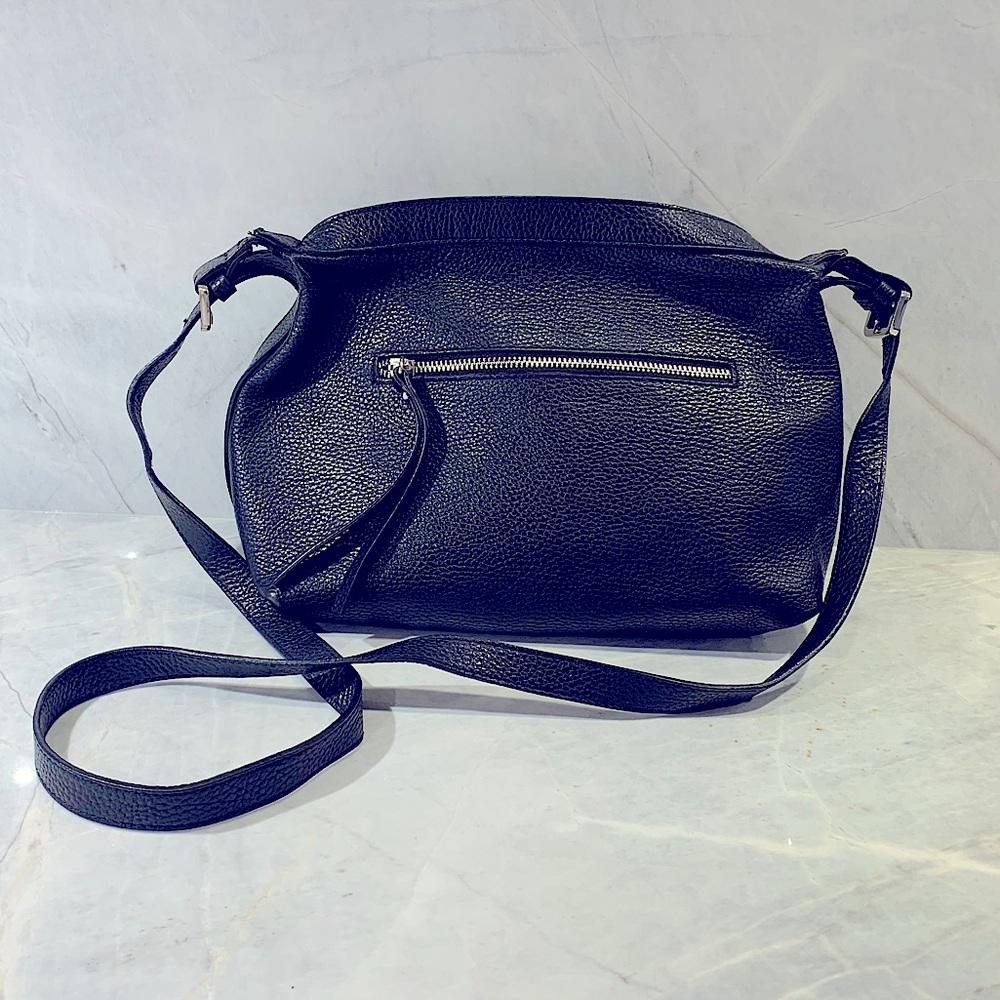 Black pebbled leather bag with long strap and zipper pocket + inside pockets
